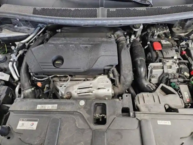 Peugeot 3008 plug-in hybrid 225ch allure pack e-eat8 — photo 10
