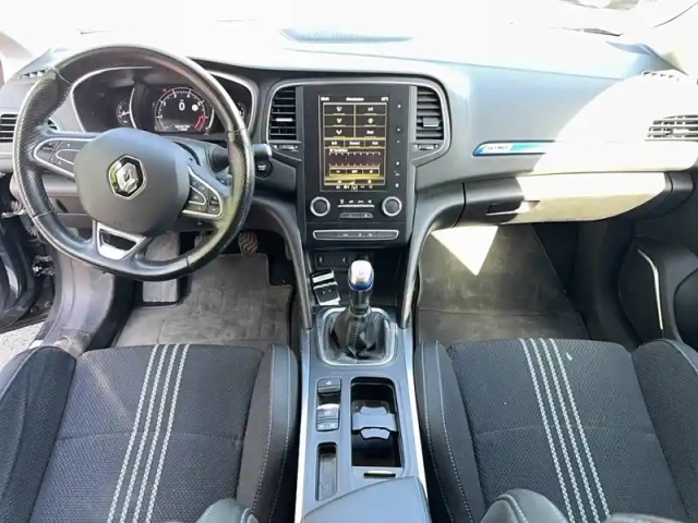 Renault Megane mégane iv berline tce 140 fap — photo 11