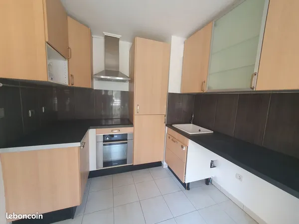 Location T2 48m2 St Raphael + terrasse + clim + parking + cave