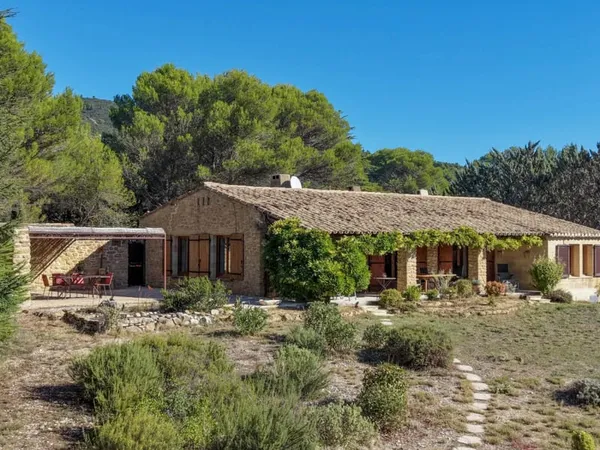 Sud Luberon - Maison en pierre avec vue et piscine