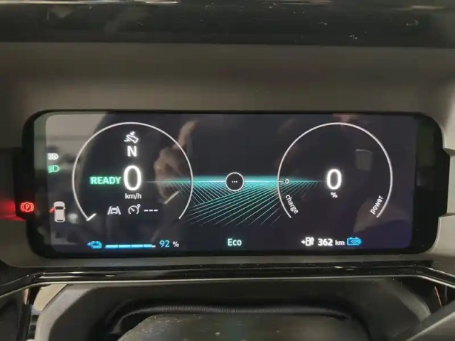 Nissan Micra electrique 52kwh 150ch — photo 103