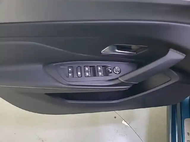 Peugeot 408 phev 225 e-eat8 — photo 47