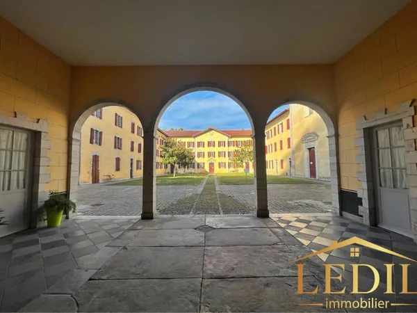 Appartement T4 de 104 m² dans un bâtiment chargé d'histoire