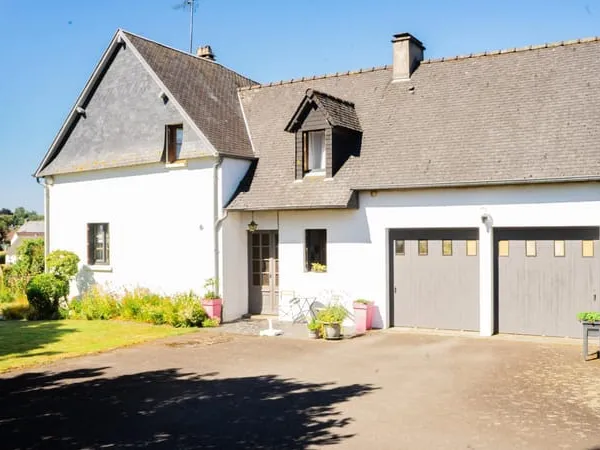 Maison de charme avec fort potentiel  145 m²  Terrain de 1 558 m²  Sourdeval (50150)