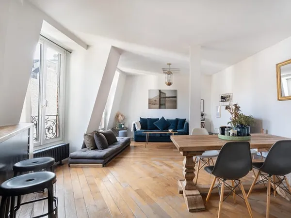 Duplex sous les toits, vue dégagée et calme absolu