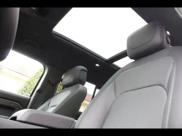 Land Rover Defender 110 2.0 p400e x-dynamic hse — photo 14