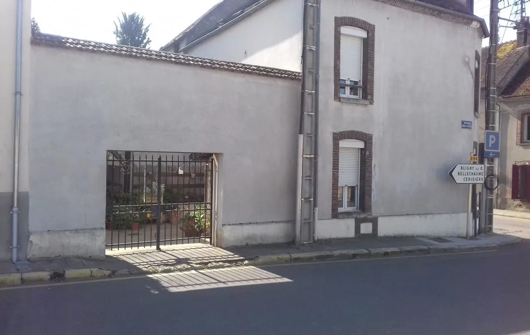 Photo 1