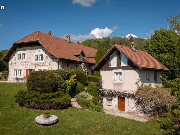 Ferme Gite, Maison de campagne entre Lac et Montagnes