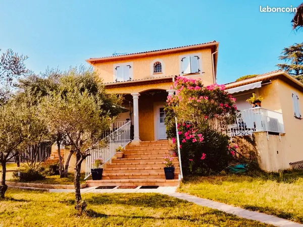 VILLA 4chambres à louer grand jardin JACUZZI