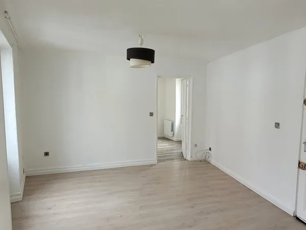 Appartement type F2 1er étage offrant entrée sur s