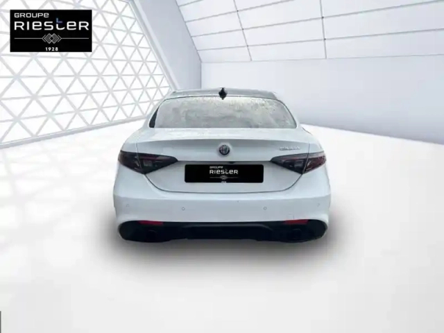 Alfa Romeo Giulia 2.2 160 ch at8 — photo 32