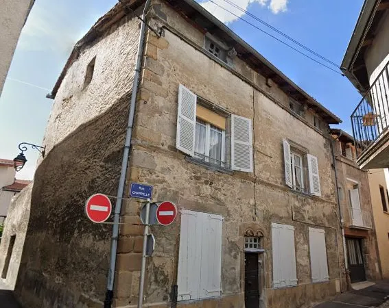 St Rambert, immeuble dans maison historique du XIVème, possibilité 3 appartements+ cour, à rénover