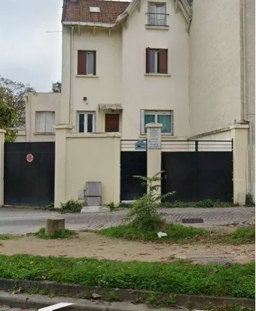 Chambre meublée dans maison de ville