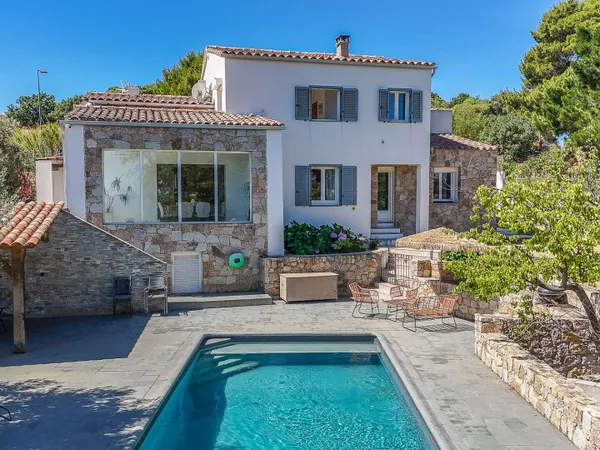 Maison 7 pièces 200 m²