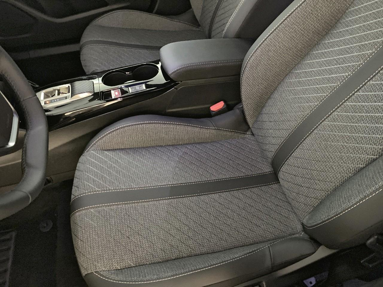 Peugeot 2008 hybrid 145 ch e-dcs6 allure — photo 9