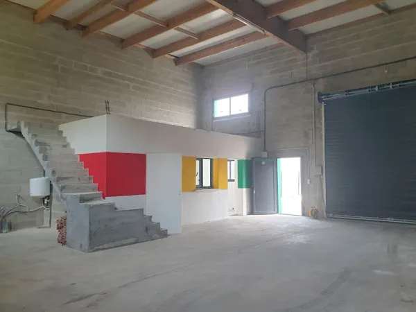 Parking/Garage/Box 123 m²