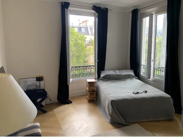 Haussmanien /grand Studio/Fbg St DENIS