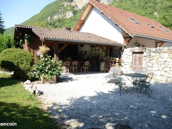 Propriété 8 pièces 240 m²