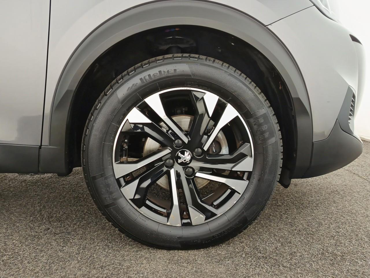 Peugeot 2008 puretech 130 s&s eat8 allure pack — photo 11