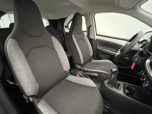 Toyota Aygo 1.0 vvt-i 72 dynamic — photo 21