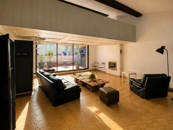 Duplex atypique de 120 m² avec terrasse tropézienne ? Bézier