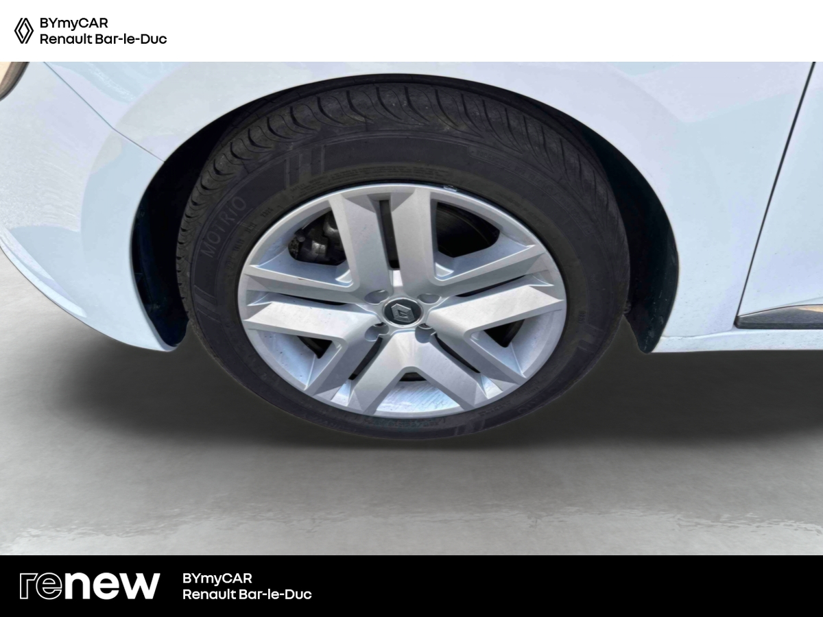 Renault Clio E-Tech 140 - 21 — photo 14