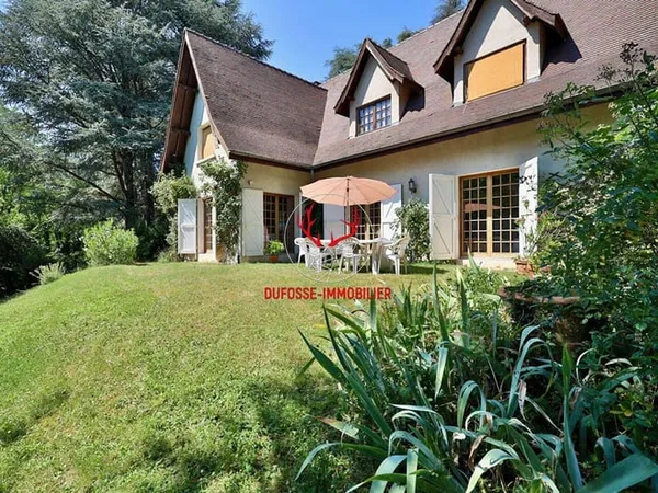 Maison 8 pièces 210 m²