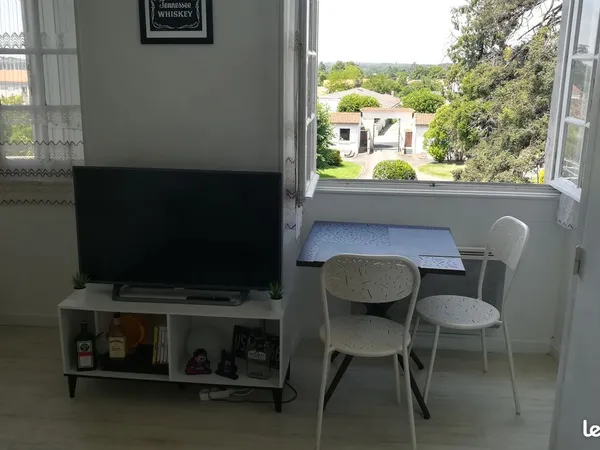 T1 (non meublé) (25 m2) au centre-ville de Pons