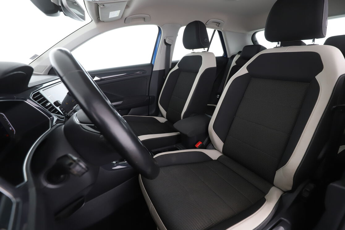 Volkswagen T-Roc 1.5 TSI EVO Carat DSG7 — photo 9