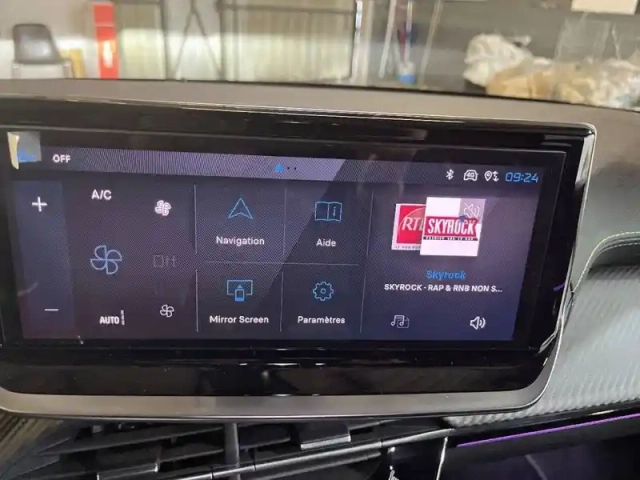 Peugeot 208 electrique 51 kwh 156ch — photo 21
