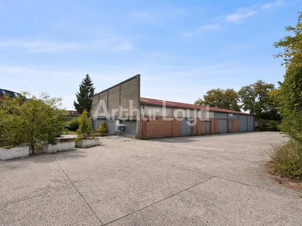 Entrepôt 1700 m²
