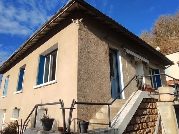 A 10 mn de Lalinde Jolie Maison de 80 mÂ² sh rÃ©novÃ©e composÃ©e, d'