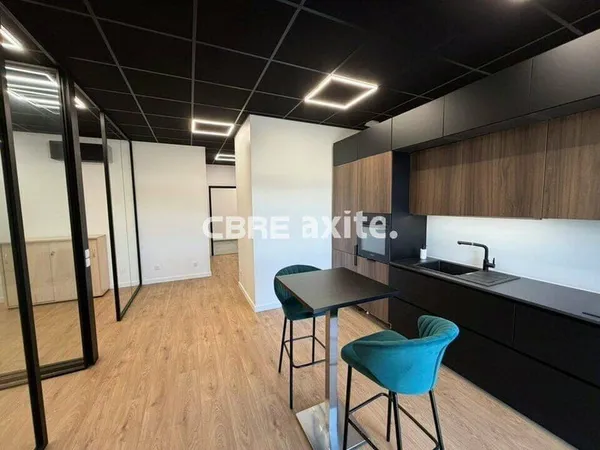 Local d'activité 182 m²