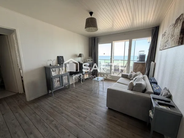 Face à la mer, appartement avec loggia !