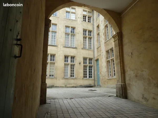 Special investisseur centre historique de bordeaux appartement de rapport avec son activite de meubl