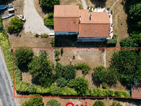 Terrain 698 m²