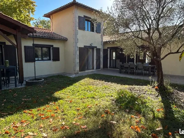 Maison familiale rénovée de 169 m² en plein centre de Gradignan