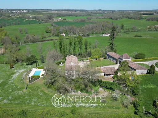 Maison 9 pièces 499 m²