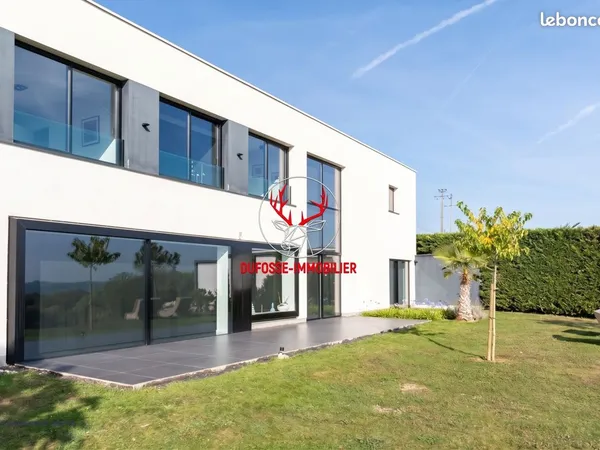 Propriété 5 pièces 196 m²
