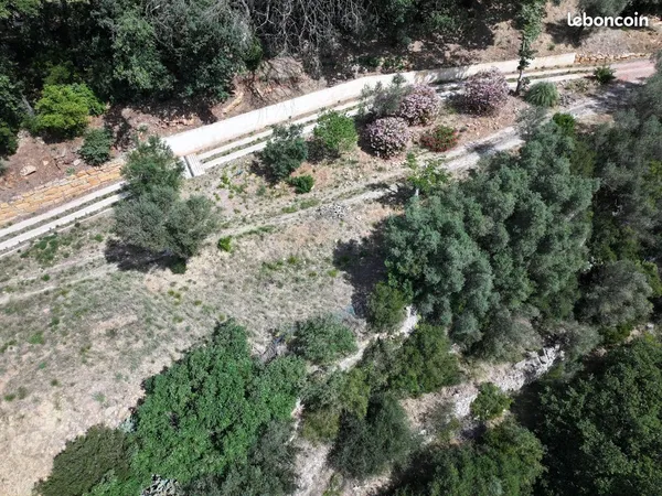 Terrain 2021 m² Solliès-Toucas