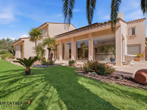 À VENDRE - TOULOUGES - Superbe villa - Piscine & jardin arbo