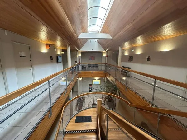 Local d'activité 1765 m²