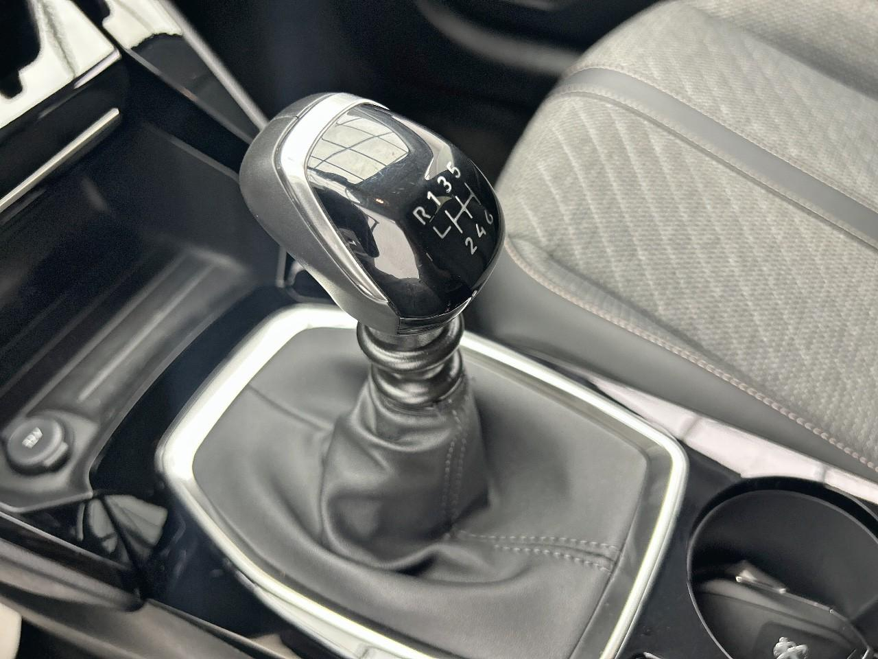 Peugeot 208 100 s&s bvm6 allure — photo 17