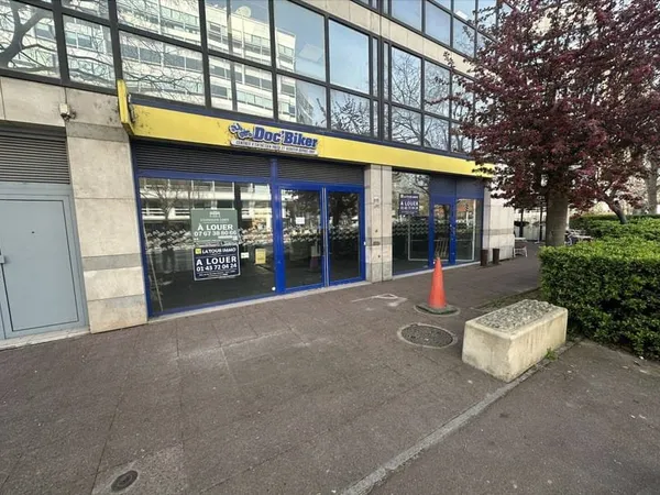 Boutique 2 pièces 156 m²