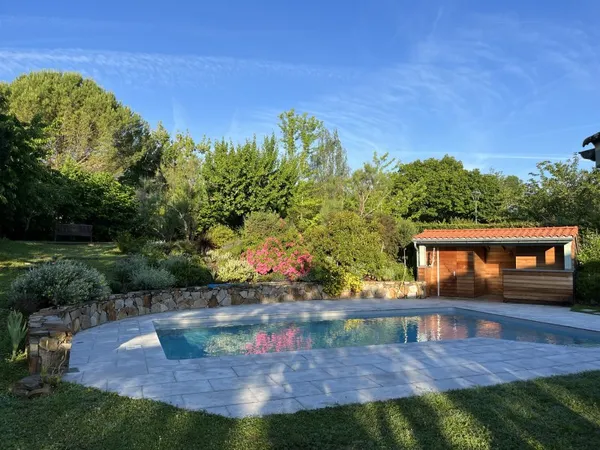 Vends maison avec piscine