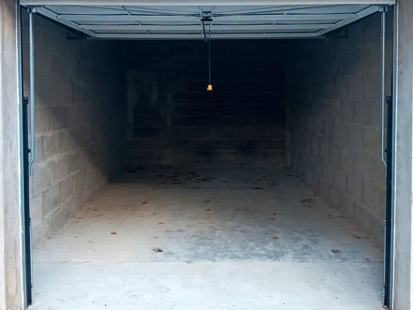 Garage / Box de stockage / Parking sur Angoulême (gare / centre-ville) à louer