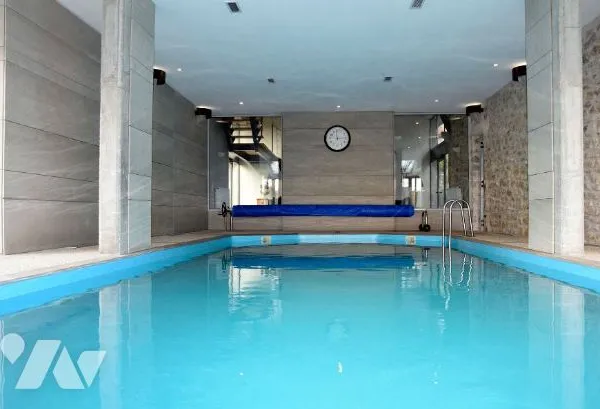 Maison 668 m²