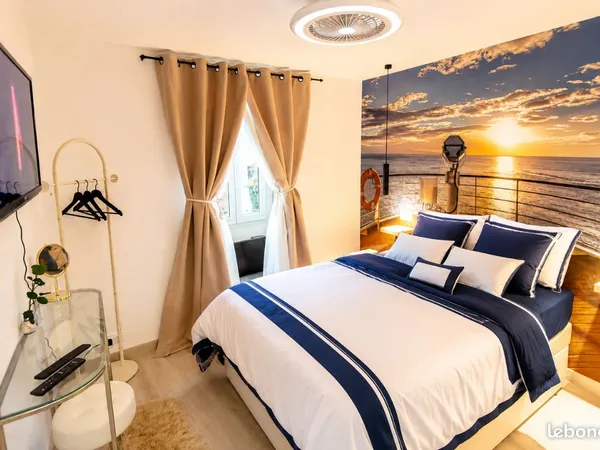 Menton Vieille Ville - T2 rénové - Dernier étage - Dressing & salle de bain Spa - Vendu meublé