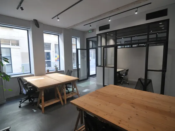 Propose Bureau privé 6 postes en coworking Paris 11ème