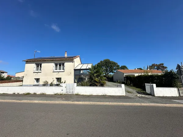 Maison 3 chambres 118 m² à vendre à Maché, avec piscine